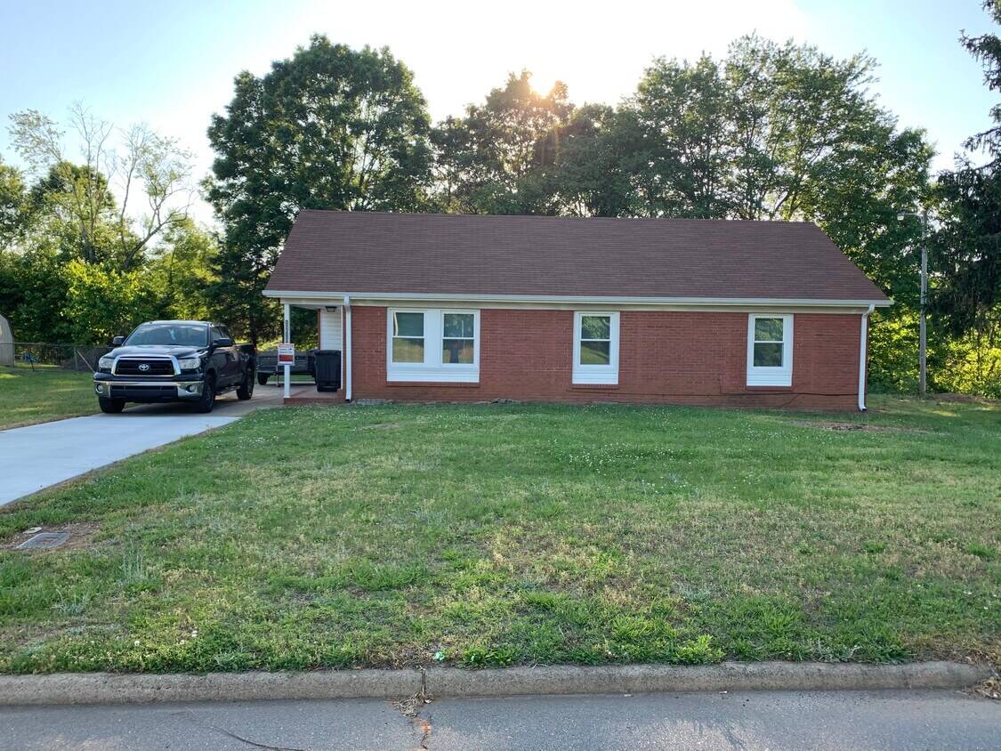 Primary Photo - 1210 McLaughlin St