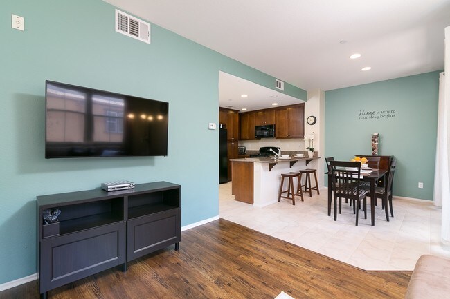 Building Photo - 1101 Calabria St