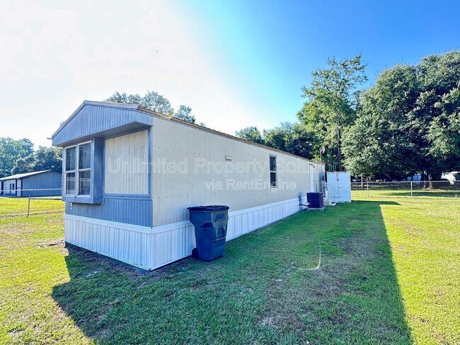 Building Photo - 9499 Wendi Dr NE