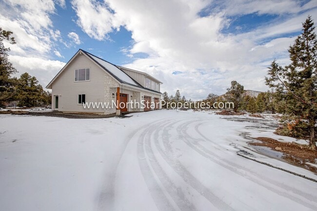 Building Photo - Beautiful Apartment on 5 acres in Redmond ...