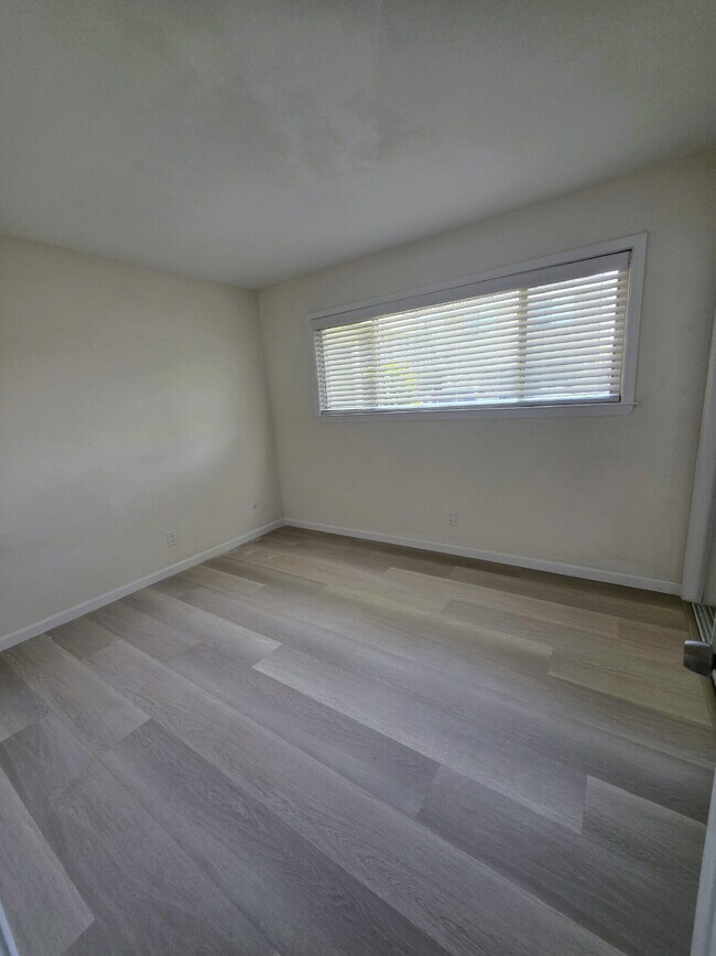 Foto del edificio - Modern Coastal Living – Remodeled 2BR in C...