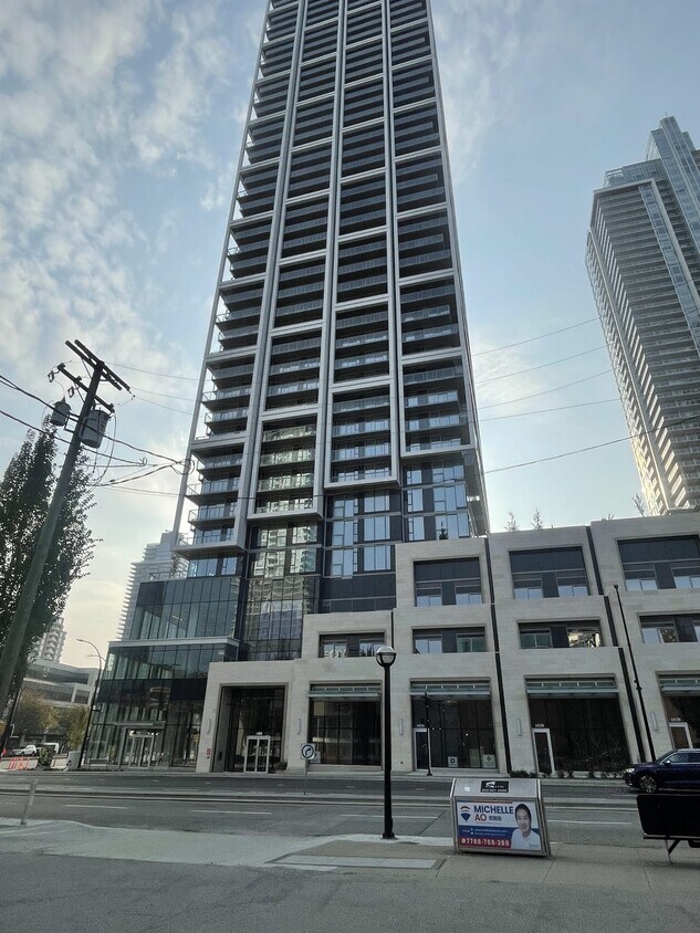 Photo principale - 6000 McKay Ave