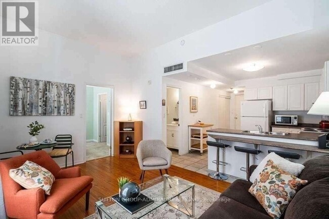 Building Photo - 4198 Dundas St W