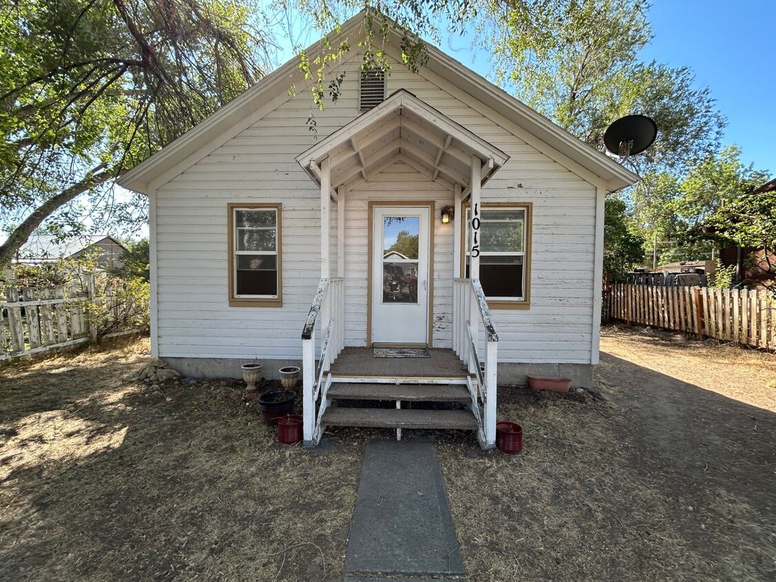 Primary Photo - Cozy 2 Bedroom 1 Bath w/ all amenities and...