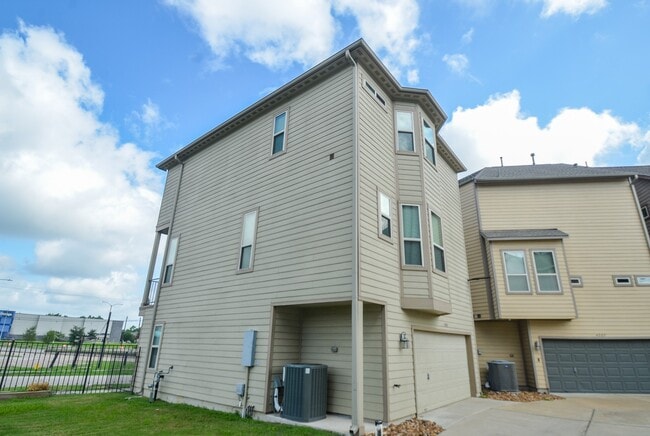 Building Photo - 5803 Conley St