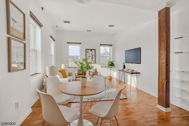 Foto del edificio - 54-60 McWhorter St