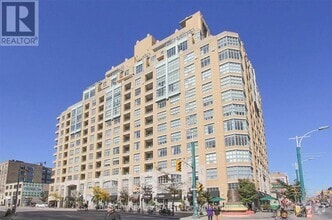 Building Photo - 438-438 Richmond St W