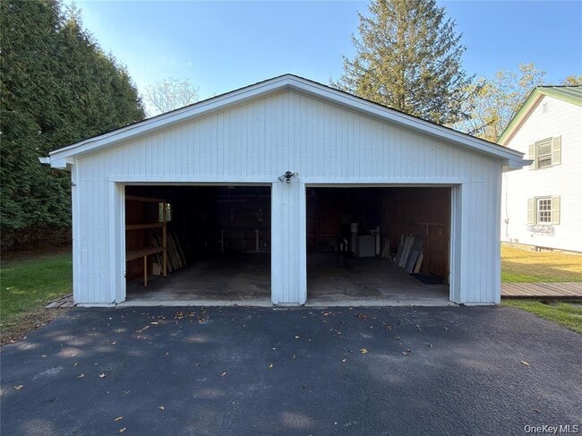 Building Photo - 265 Maybrook Rd