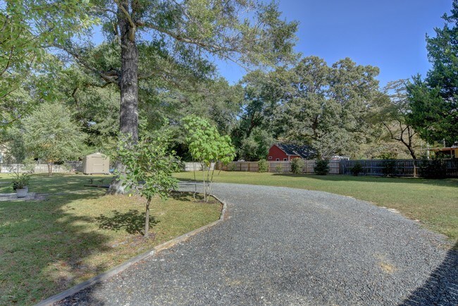 Building Photo - 144 Dogwood Dr