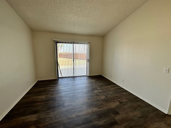 Building Photo - Cute 2-Bedroom Home for Rent with Large Backyard and in a cul-de-sac!