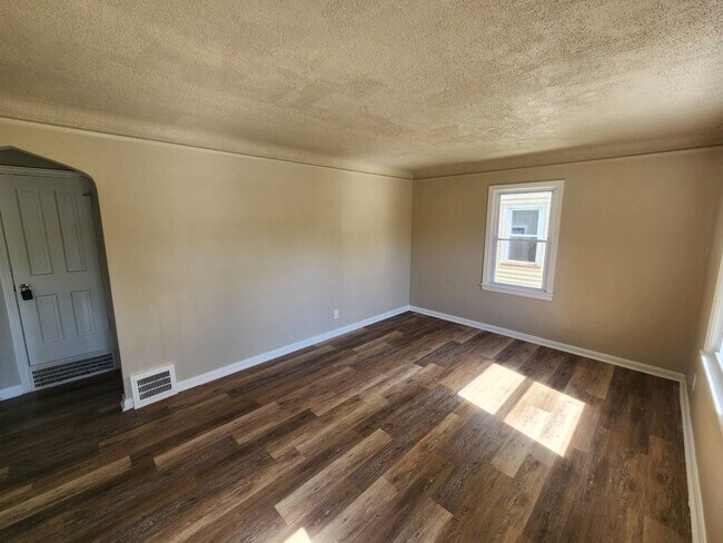 Foto del edificio - Charming 3-Bedroom Property in Prime Location