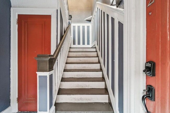 Building Photo - 2738 Riverside Ave