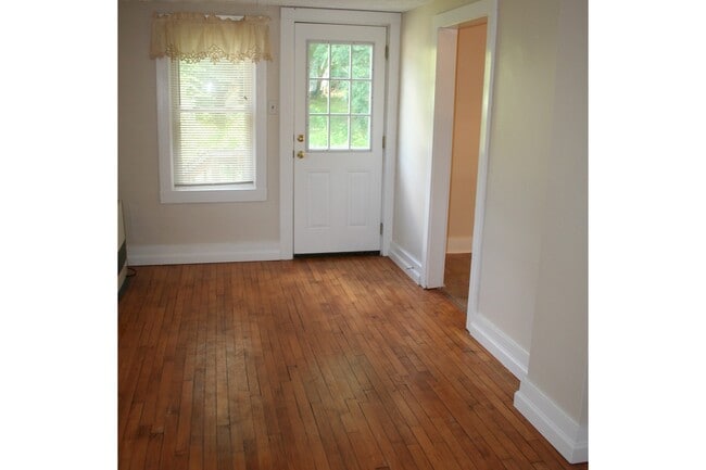 Building Photo - 152 Edgewood Rd