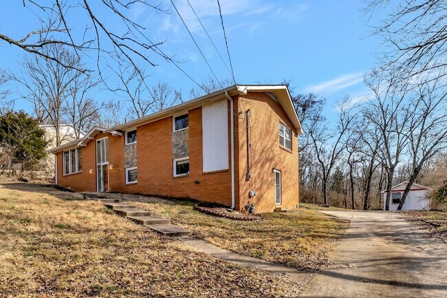 Foto del edificio - 6469 Fleetwood Dr