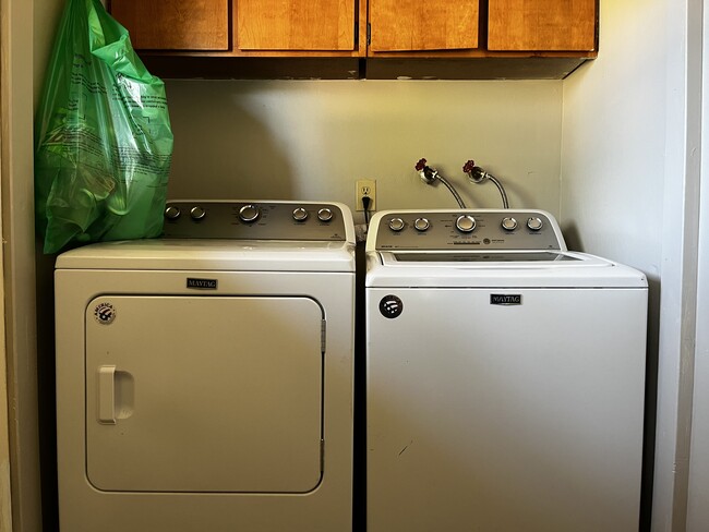 Building Photo - 925 Olympic Ave