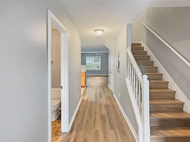 Foto del edificio - 5331 Creekview Way