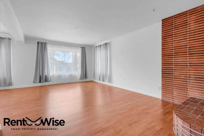 Foto del edificio - 214 Miramar Ave