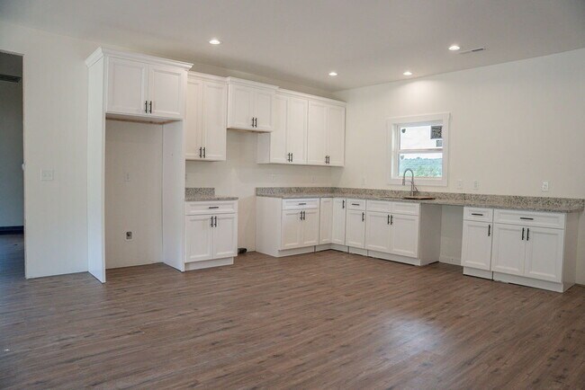 Foto del edificio - 3600 Godfrey Ave NE