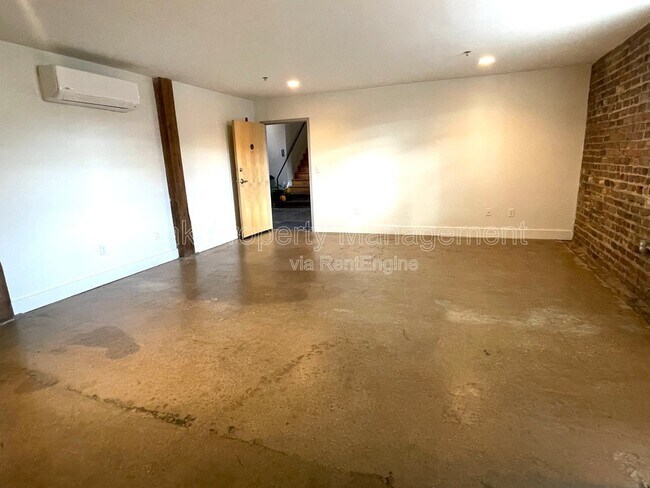 Foto del edificio - 219 E Bank St