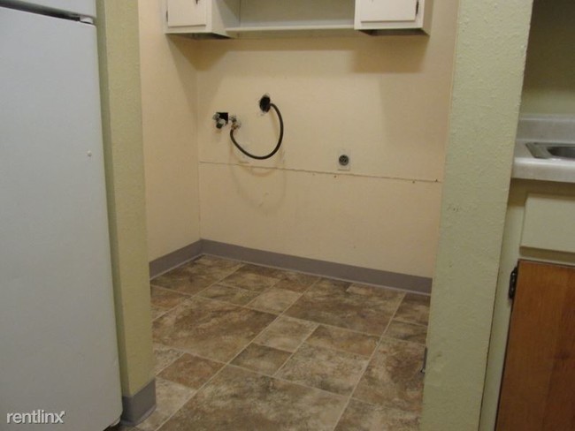 Building Photo - 3 br, 2 bath Apartment - 221 Castner Street