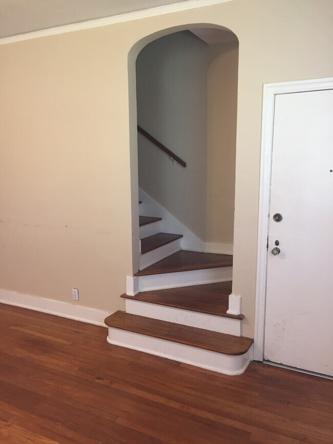 Building Photo - 1720 Saint Mary St