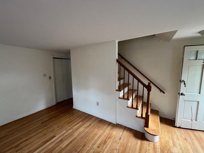Building Photo - 22 Deerfield Ct