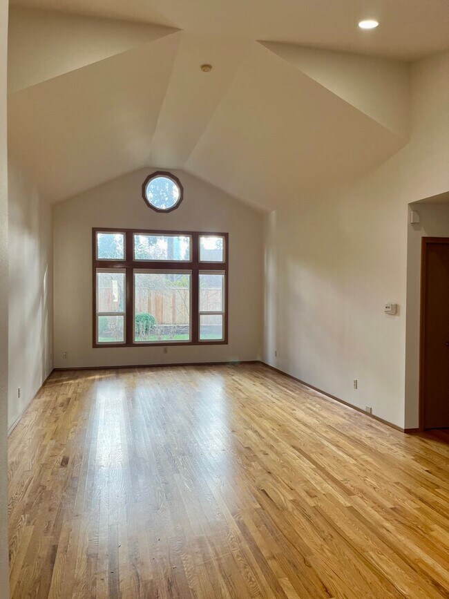 Foto del edificio - One story Ridgetop Home