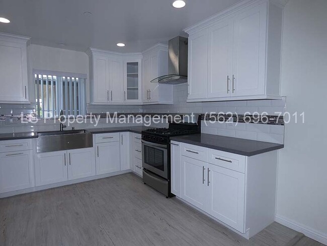 Building Photo - *Available NOW in Downey*!!