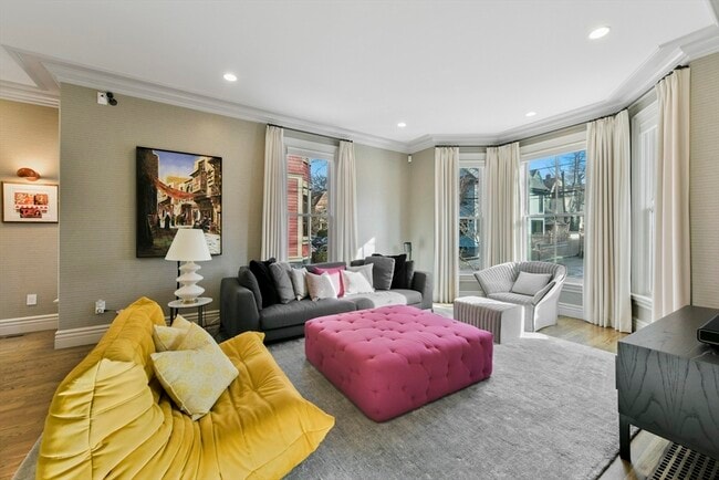 Foto del edificio - 13 Greenough Ave