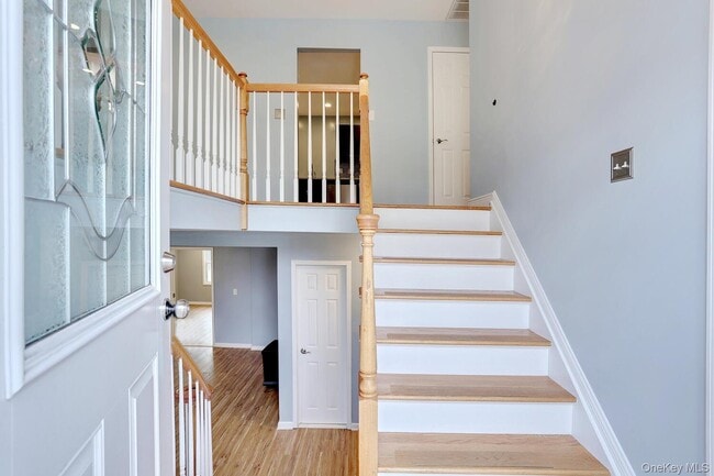 Foto del edificio - 6 Hemlock Ln