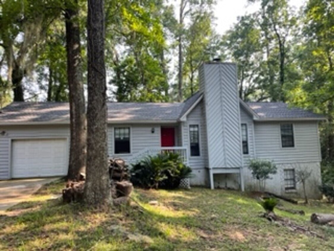 Foto principal - LARGE 4 BEDROOM 3 BATH HOME AVAILABLE NOW