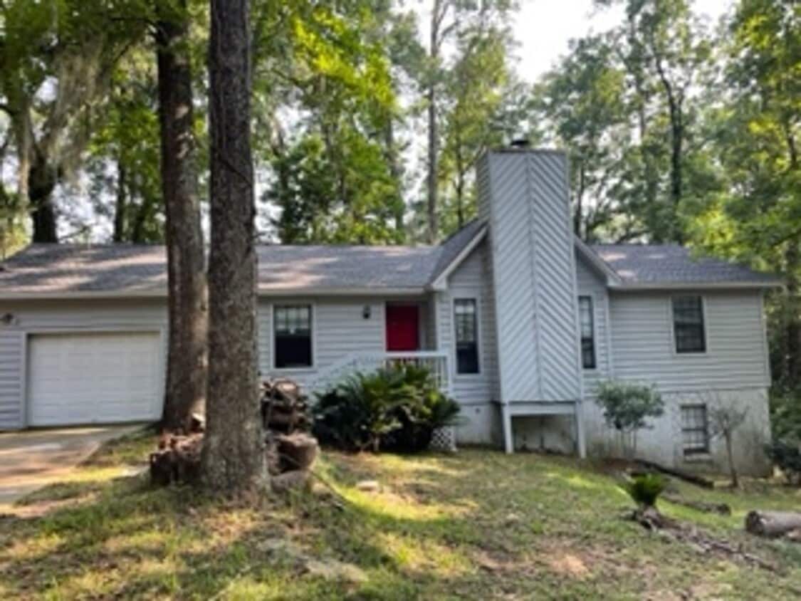 Primary Photo - LARGE 4 BEDROOM 3 BATH HOME AVAILABLE NOW