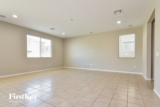 Foto del edificio - 5620 Hill Cliff Ct