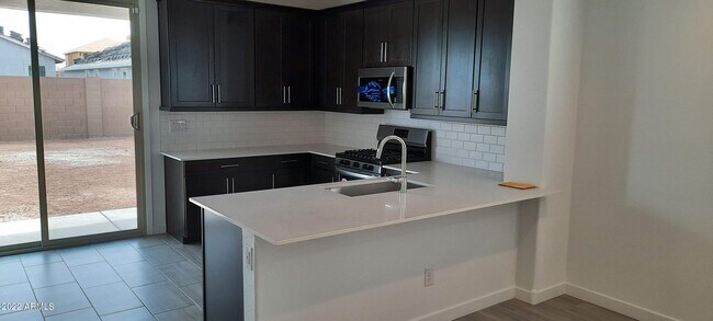 Foto del edificio - 9211 W Sells Dr