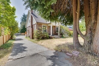 Building Photo - 3219 NE 90th St