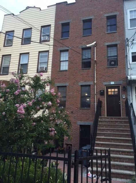 Building Photo - 347 5th St