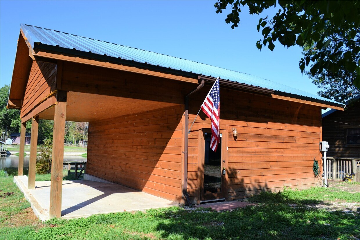 Primary Photo - 1472 Lakeside Dr