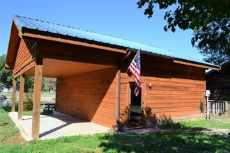 Building Photo - 1472 Lakeside Dr