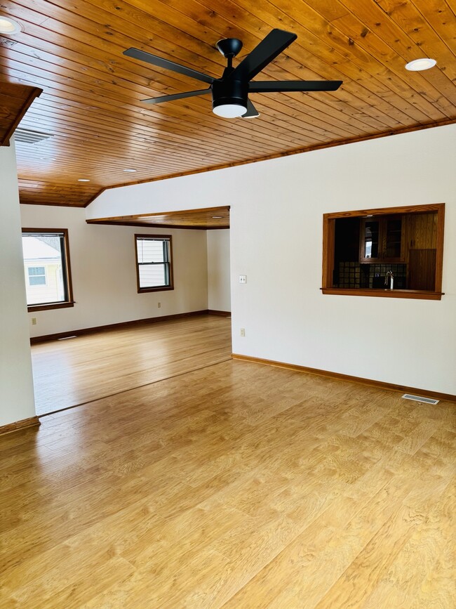 Foto del edificio - 1704 S Berlin Ave