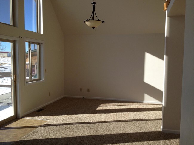 Building Photo - 102 Hyland Ct