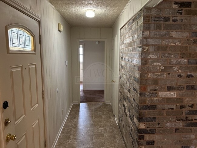 Building Photo - 2103 Omega Cir