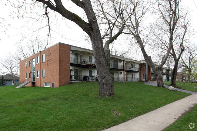 Oak Manor Apartments - Oak Manor Apts