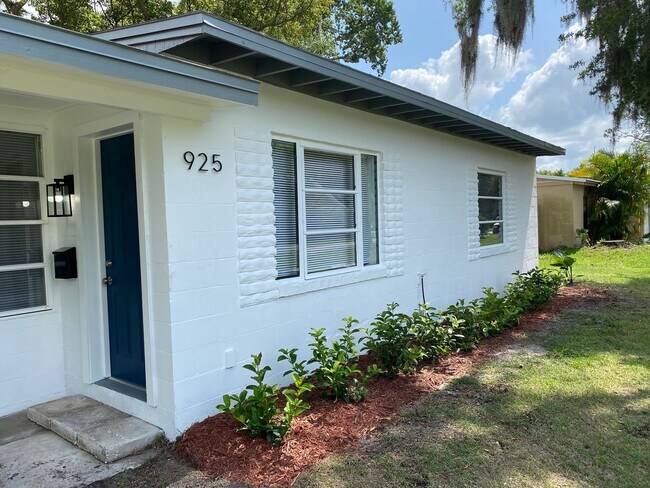Foto del edificio - Renovated 2/1 Fenced in Duplex - Mead Garden/Winter Park