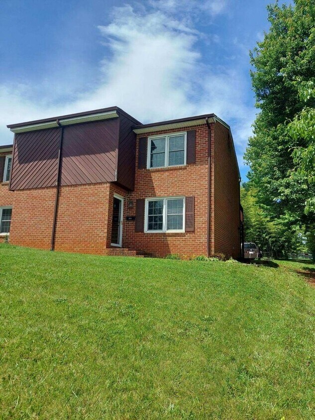 3816 Plantation Rd NE, Roanoke, VA 24012 House Rental in Roanoke, VA