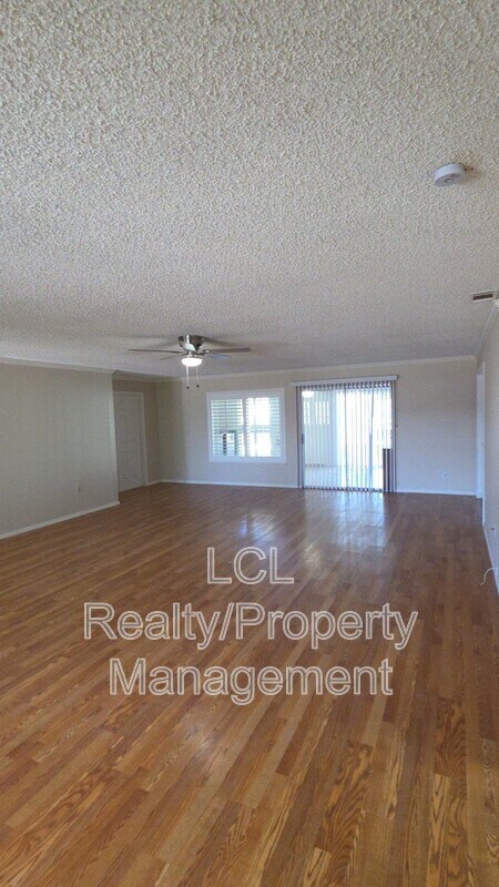 Foto del edificio - 27204 Stark St