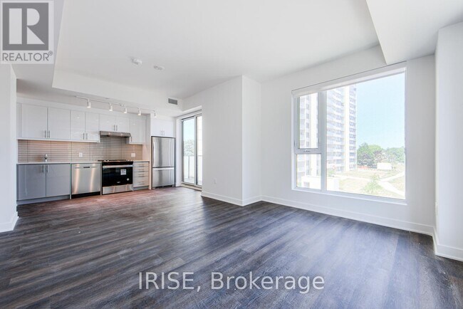 Photo du bâtiment - 3030 Pharmacy Ave