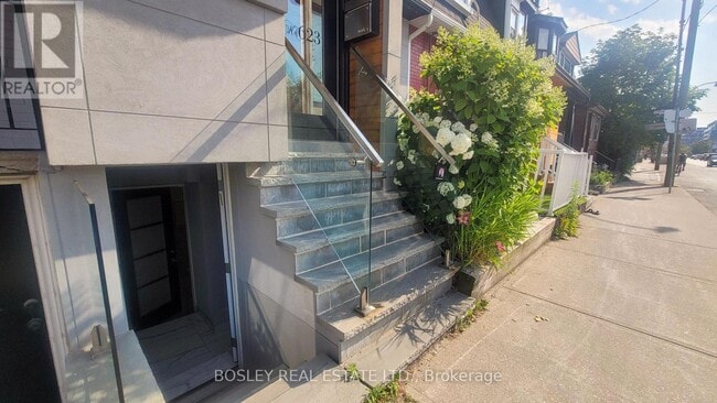 Building Photo - 623 Dupont St