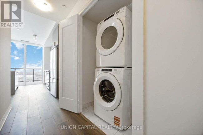 Building Photo - 8960 Jane St