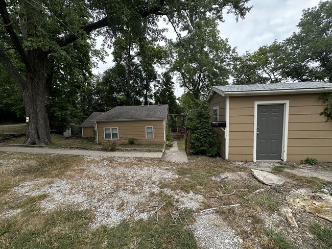 Building Photo - 8819 E Winner Rd