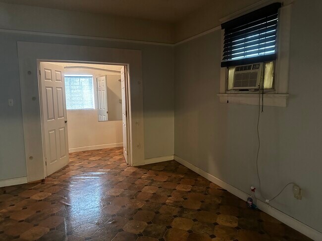 Building Photo - 2216 S Salcedo St